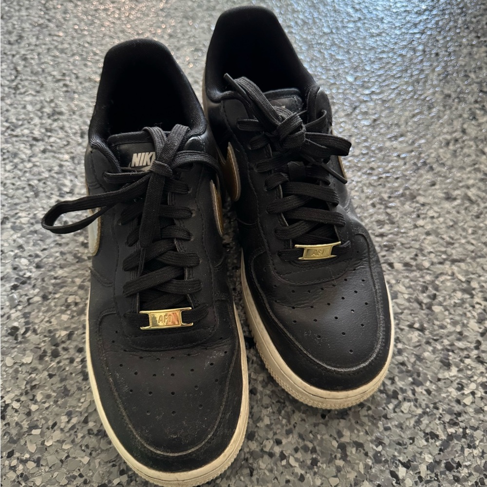 Nike Men's Black and White Sneakers